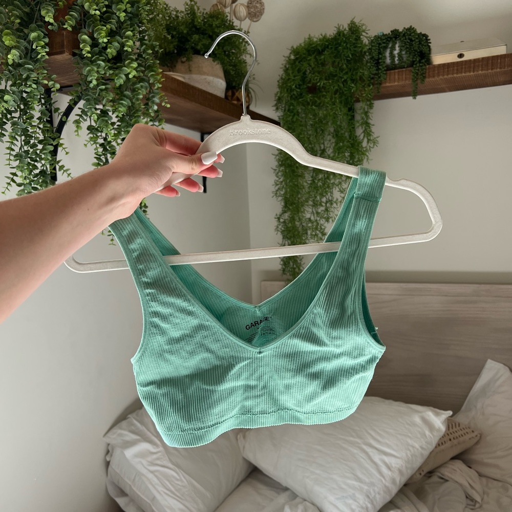garage, light green tank